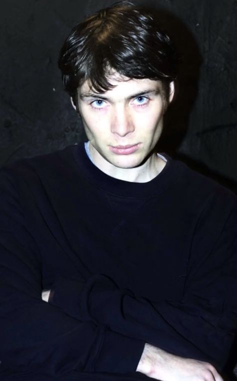 Cillian Murphy young #cillianmurphy #discopigs #oppenheimer #irishmen #ireland #peakyblinders #tommyshelby Jonathan Crane, Райан Гослинг, Mia 3, Cillian Murphy, Peaky Blinders, Pretty Men, Celebrity Crush, Madonna, Blue Eyes