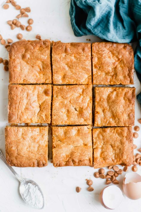 Blondie Brownies - Blondie Brown Sugar Butterscotch Brownie Recipe Blonde Brownies Recipe, Caramel Filled Brownies, Blonde Brownie Recipe, Blonde Brownie, Brownie Blondie, Butterscotch Brownies, Butterscotch Blondies, Blonde Brownies, Blondie Recipe