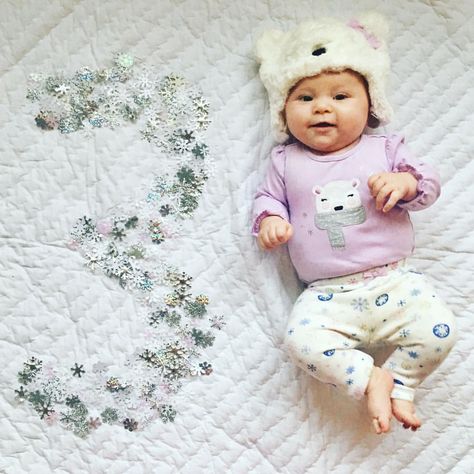 Snowy January and 3 months old. 3 Month Old Baby Pictures January, January Milestone Picture Ideas, January Baby Pictures, January Photoshoot Ideas Baby, January Baby Monthly Picture, January Milestone Baby Picture, January Monthly Baby Picture, January Baby Photoshoot Ideas, January Craft Ideas