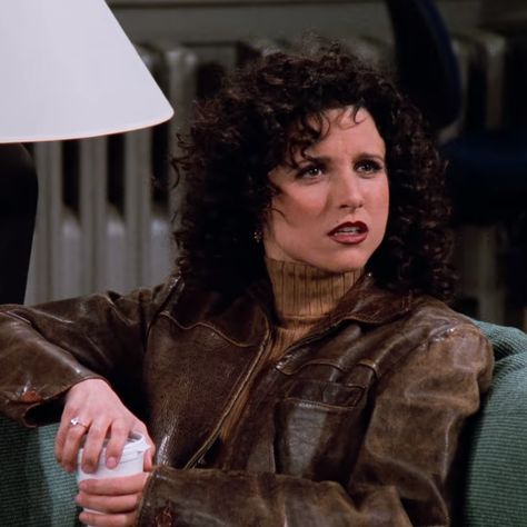 Seinfeld Elaine, Chilly Weather Outfits, Seinfeld Kramer, Elaine Benes, 90s Inspired Outfits, Julia Louis Dreyfus, Jerry Seinfeld, Cold Weather Outfit, Seinfeld