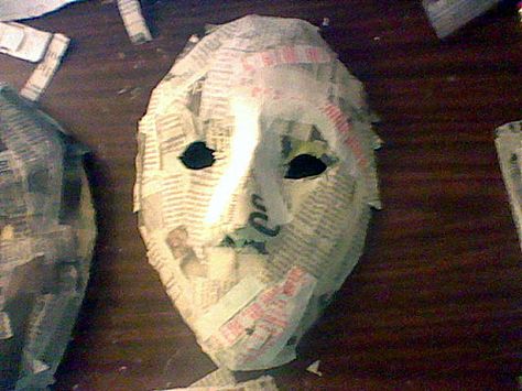 SAMPLE of HOW-TO SITE PIN 1) Mask/Feature Type:  simple human mask 2) Technique: paper mache  3) Format: (step-by-step 4) Website Name: How to make a simple paper mache mask 5) URL: http://ultimatepapermache.com/how-to-make-a-simple-paper-mache-mask Simple Paper Mache, Diy Paper Mache, Paper Mache Projects, Paper Mache Mask, Making Paper Mache, Folding Origami, Paper Mache Crafts, Workshop Ideas, Papel Mache