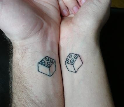 Awesome couple's Lego tattoo tatouage d'amoureux <3 Lego Tattoo, Couple Tattoos Love, Tatoo Inspiration, Sibling Tattoos, Matching Tattoo, Friend Tattoos, Lego Brick, Matching Tattoos, Couple Tattoos