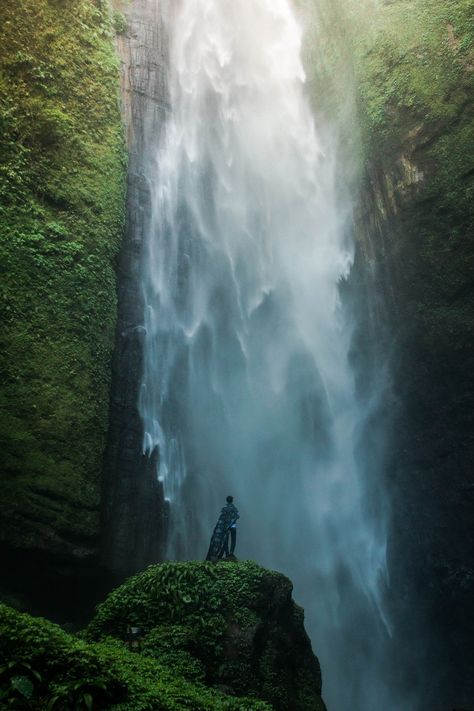 This image managed to simultaneously add scale and take it away. The human element that was included shows that the waterfall is huge, but by excluding part of it we don't know just how huge it could be. Travel Bucket Lists, Tasmania Road Trip, Tasmania Travel, Waterfall Wallpaper, Montezuma, Waterfall Photography, Monteverde, Bucket Lists, Affiliate Marketer