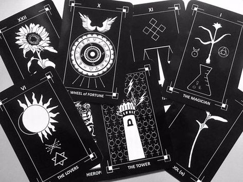 6 Beautiful, Aesthetically Pleasing, Black and White, Minimalist Tarot Decks Deck Options, What Are Tarot Cards, Tarot Guidebook, Metaphysical Art, Learning Tarot Cards, Felt Case, Mount Carmel, Tarot Tips, Tarot Cards Art