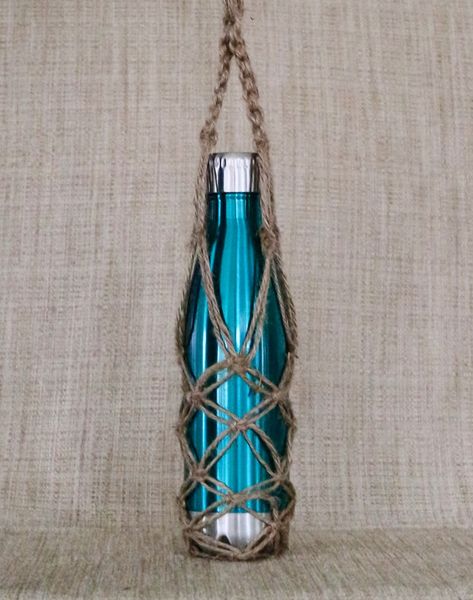 DIY Macrame bottle Sling Wine Bottle Holder Diy, Water Bottle Holder Pattern, Macrame Water Bottle Holder, Macrame Bottle, Fabric Diy Projects, Wine Wrap, Crochet Water Bottle Holder, Diy Water Bottle, Paracord Diy