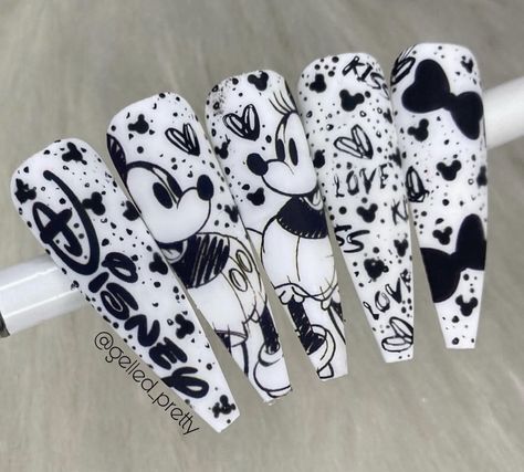 Black And White Disney Nails, Mickey Nail Art, Summer Art Ideas, Disney Halloween Nails, Nails Black And White, Patriotic Nail, Disneyland Nails, Mickey Mouse Nails, Disney Acrylic Nails