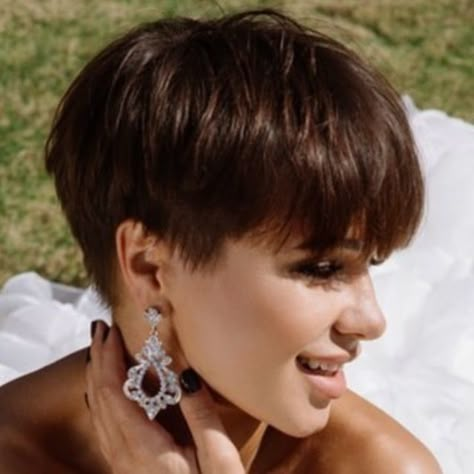 Wedge Haircut, Pixie Hair, Very Short Hair, Bowl Cut, Cute Hairstyles For Short Hair, Pixie Haircuts, Short Hair Haircuts, Cut My Hair, Short Hair Styles Pixie