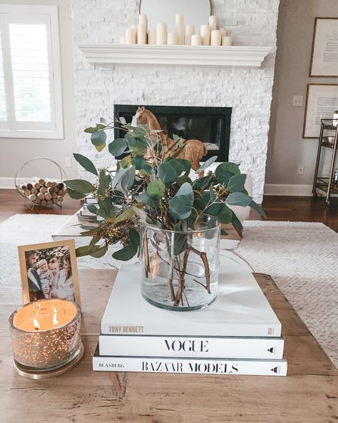 spring coffee table // coffee table books Coffee Table Decor Living Room, Coffee Table Books Decor, Spring Coffee, Table Decor Living Room, Coffee Table Styling, Home Decorating Ideas, Coffee Table Books, Decorating Coffee Tables, Book Decor