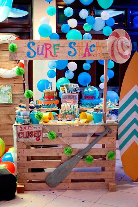 Surfing Birthday Party, Games Party Ideas, Surfer Party, Surf Birthday Party, Surf Birthday, Pool Party Kids, Surf Party, Hawaiian Party Decorations, Beach Birthday Party