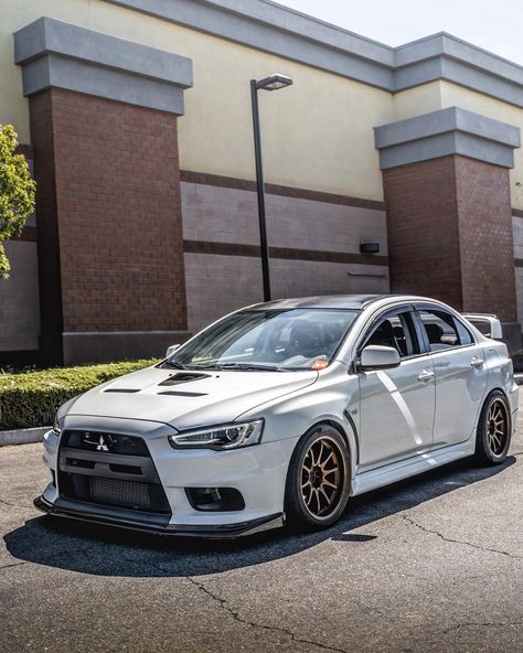 Evolution Mitsubishi, Lancer Gts, Kereta Sport, Evo 9, Japanese Sports Cars, Mitsubishi Cars, Super Fast Cars, Taken Pictures, Evo X