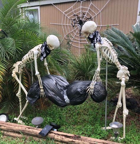 Halloween Skeleton Balcony, Garden Skeleton Ideas, Skeleton Haunted House Ideas, Skeleton Themed Halloween Decorations, Skeleton Props For Halloween, Staging Skeletons, Halloween Skeleton Graveyard, Halloween Yard Skeleton Displays, Scary Skeleton Decorations