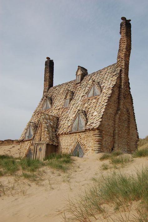 Luvit Shell Cottage, Unusual Houses, Pembrokeshire Wales, House Cottage, 다크 판타지, Abandoned Mansions, Old Building, Abandoned Buildings, Alam Yang Indah