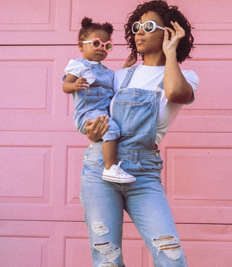 Mommy Daughter Outfits Black, Mommy Daughter Photography, Mommy Daughter Photoshoot, Mommy Daughter Pictures, Mommy Daughter Photos, Daughter Fashion, Mother Daughter Photoshoot, Daughter Photography, Tee Shirt Outfit