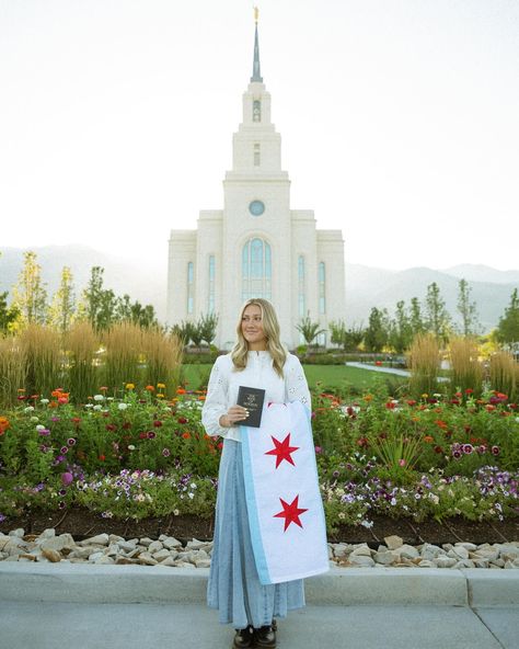 Mission Call Opening Ideas, Missionary Photoshoot Sister, Lds Missionary Pictures, Mission Aesthetic, Mission Photoshoot, Missionary Pose Reference, Missionary Photoshoot, Sister Missionary Pictures, Mission Fits