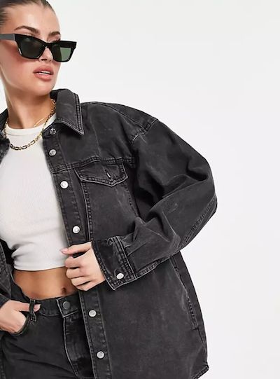 Black Denim Jacket Outfit, Oversized Black Denim Jacket, Shacket Outfit, Denim On Denim Looks, Denim Shacket, Jacket Outfit Women, Black Jean Jacket, Denim Jacket Outfit, Oversized Jean Jacket