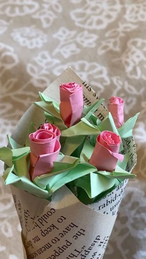 Note Origami, Crafts For Girlfriend, Sticky Note Crafts, Flowers For Girlfriend, Paper Flower Bouquet Diy, Sticky Note Origami, Origami Flower Bouquet, Notes Diy, How To Make Rose