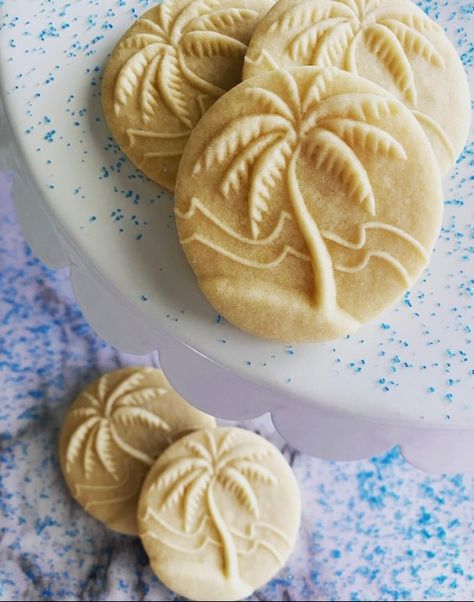 Stamped Sugar Cookie Recipe, Cookie Stamp Recipe, Stamp Cookies Recipe, Salted Caramel Cookie, Pina Colada Cake, Salted Caramel Cookies, Caramel Cookies, Cookie Stamp, Caramel Recipes