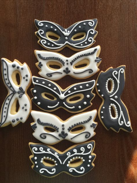 Mascarade Birthday Party, Mask Party Decoration, Masquerade Ball Birthday Party Ideas, Masquerade Cookies Decorated, Masquerade Graduation Party, Masquerade Desserts, Maskerade Party Ideas, Masquerade Party Food, Masquerade Food