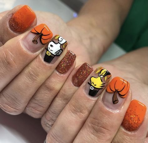 Snoopy Fall Nail Designs, Snoopy Fall Nail Art, Peanuts Thanksgiving Nails, Cute Thanksgiving Nail Ideas, The Great Pumpkin Charlie Brown Nails, Fall Character Nails, Snoopy Nails Thanksgiving, Cute Nails For Thanksgiving, Charlie Brown Nails Thanksgiving