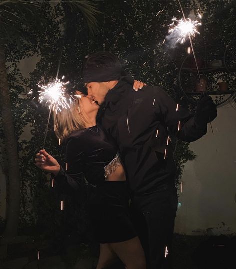 New Years Pics With Boyfriend, New Years Eve Couple Pictures Aesthetic, New Years Eve Photoshoot Ideas Couple, New Year’s Eve Couple Pictures, New Years Eve Couple Pictures, New Years Kiss Couples, Nye Picture Ideas Couple, Nye Couples Picture, Happy New Year Couple Pictures