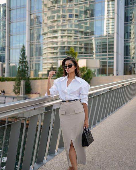 It’s September & Boiling hot 🥵 | Instagram Taupe Outfit, Summer Work Outfits Office Casual, Summer Work Outfits Office, Odd Muse, Girly Style Outfits, Blazer Outfits For Women, Long Skirt Outfits, Sophisticated Outfits, Evening Dresses With Sleeves