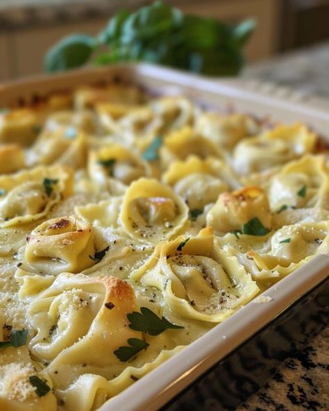 Artichoke Tortellini Bake, Delicious Potluck Recipes, Pasta For Dinner Recipes, Marinated Artichoke Pasta, One Dish Casseroles, Easy Italian Dishes For A Crowd, Easy Recipe For Potluck, Entertaining Meal Ideas, Pasta For Potluck