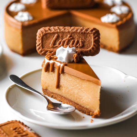 Plant Based Cheesecake, Biscoff Cake, Biscoff Cheesecake, Dessert Photography, Vegan Cheesecake, Buttery Biscuits, Vegan Cream Cheese, Cake Photography, Creamy Cheesecake