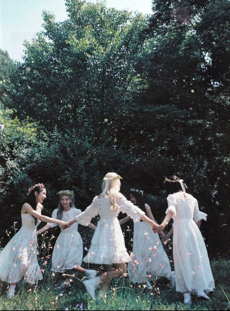 Fairy Photoshoot, Fotografi Vintage, Fairy Aesthetic, Princess Aesthetic, White Dresses, 인물 사진, Kpop Wallpaper, A Group, Album Covers