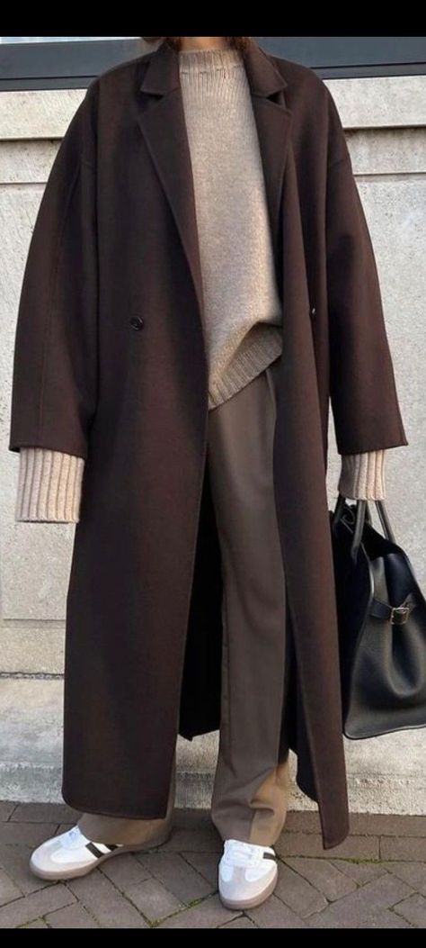 Estilo Hijab, Look Adidas, Outfit Autumn, Mode Casual, Brown Coat, Coat Outfits, 가을 패션, Autumn Outfit, Outfit Inspo Fall