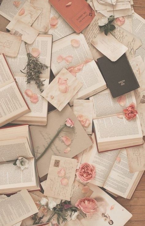 Books Lover Aesthetic, Book World Aesthetic, Book Decor Aesthetic, Book Aethstetic, Book Vibes Aesthetic, Book Lover Aesthetic, Fiction Aesthetic, Foto Muro Collage, Books And Flowers