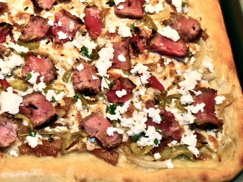 Brie Pizza, Pear Brie, Steak Gorgonzola, Pizza Oven Ideas, Gorgonzola Pizza, Caramelized Onion Pizza, Special Pizza, Pizza Dog, Oven Ideas