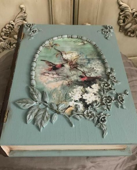 Decoupage Ideas Wood, Decoupage Boxes Ideas, Decopage Ideas Decoupage, Art Book Ideas, Decoupage Books, Gift Topper Ideas, Wrapping Gifts Ideas Creative, Wrapping Gifts Ideas, Decoupage Box Vintage