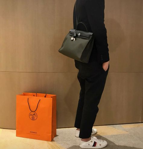 Hermes Outfit Men, Hermes Bag Men, Hermes Men Bag, Herbag Hermes, Street Style Handbags, Formal Streetwear, Mens Bags Fashion, Hermes Kelly Bag, Men Bag