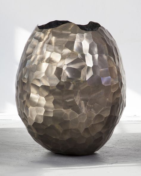 Faceted Ceramics, Lighting Sculpture, Logo Club, Copper Vase, Bronze Vase, Pottery Form, Generative Design, Silver Vase, Metal Vase