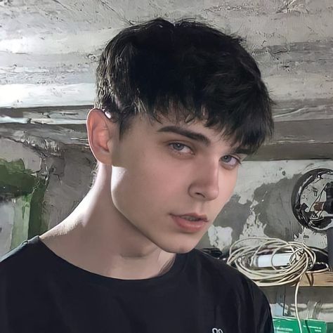 Mens Fringe, French Crop, Male Haircuts Curly, Mens Haircuts Short Hair, Crop Haircut, Messy Haircut, Quiff Hairstyles, Hairstyles 2024, Men's Hairstyles