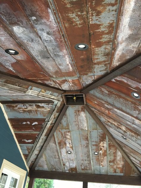 Rustic Laundry Rooms Farmhouse Style, Tin Ceiling Ideas Rustic Bedroom, Old House Ceiling Ideas, Rusty Tin Ideas, Rusted Tin Ceiling, Rusty Tin Ceiling, Old Tin Walls, Galvanized Ceiling Ideas, Barn Ceiling Ideas