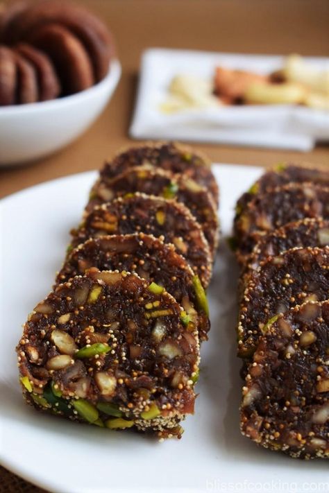 Dried Fig Dessert, Fig Rolls Recipe, Dry Figs Recipes, Anjeer Recipes, Dried Figs What To Do With, Protein Rolls, Diwali Treats, Dates Recipes, Fig Rolls