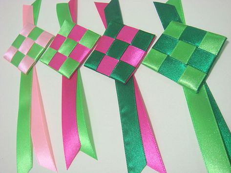 AZLINA ABDUL: How to make Ketupat ribbons for Raya cards Cards For Dad, Paper Quilling Tutorial, Eid Crafts, Card Magic, Quilling Tutorial, Expressing Love, Paper Bow, Ramadan Crafts, Eid Decoration