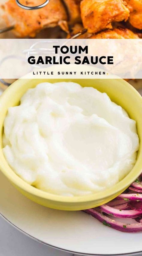 Creamy Garlic Dipping Sauce, Shawarma Garlic Sauce, Toum Recipe, Vegan Lebanese, Kebab Sauce, Garlic Dipping Sauce, Lebanese Garlic Sauce, Garlic Sauce Recipe, Garlic Spread