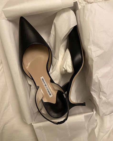 Charlotte on Instagram: "Finally, they’re mine 🖤 I bought these months ago in my usual size but they come up SO small that they really crushed my toes so I had to…" Manila Blahnik, Brown Kitten Heels, Brown Kitten, Manolo Blahnik Pumps, Manolo Blahnik Black, Designer Vintage, Sling Back, Manolo Blahnik, Black Heels