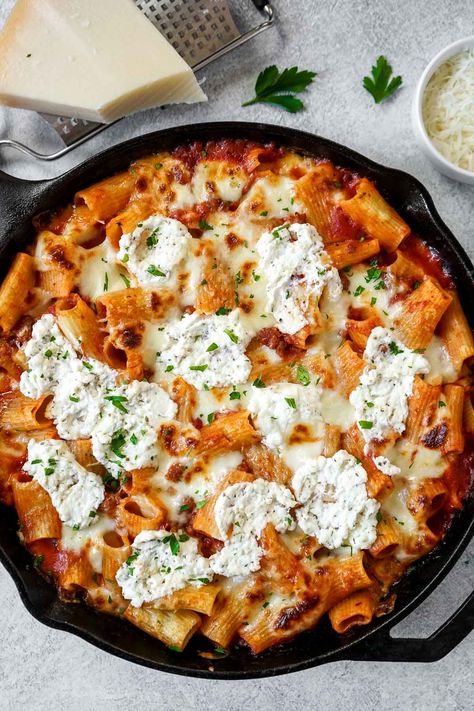 Cheesy Rigatoni, Sausage Rigatoni Recipes, Ricotta Pasta Bake, Ricotta Pasta Recipes, Sausage Pasta Bake, Sausage Rigatoni, Rigatoni Recipes, Baked Rigatoni, Italian Sausage Pasta