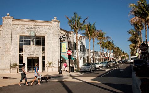 The Best 'Secret' Things to Do in Palm Beach, Florida, According to a Local West Palm Beach Nightlife, Florida Trips, Miami Nightlife, Beach Inspiration, West Palm Beach Florida, Beach Bachelorette, Palm Beach Florida, Public Garden, Palm Beach Fl