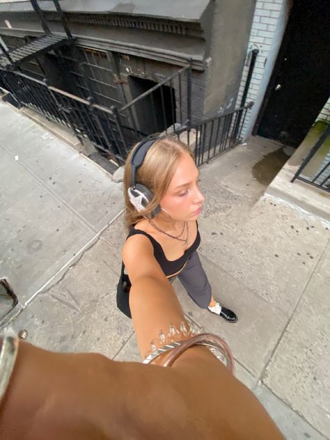 Airpod Pro Max Outfit, Airpod Max Pro, Airpod Max Outfit, Airpod Max, Airpod Pro, Earbud Headphones, Body Goals, Headpiece, Running