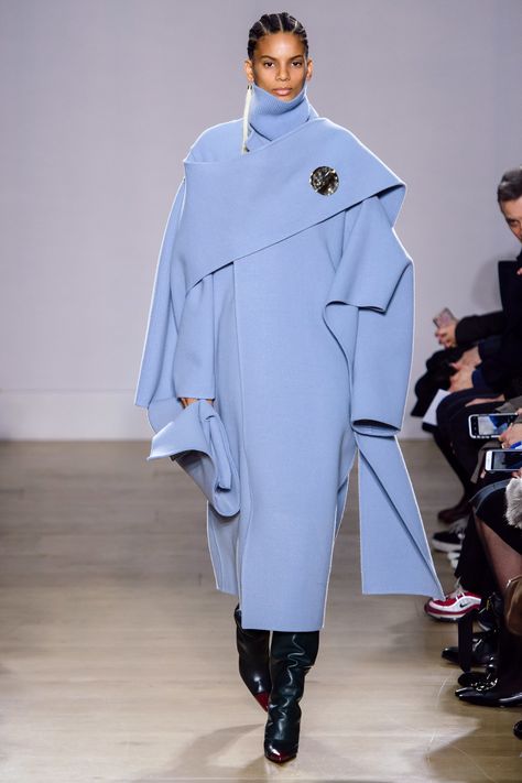 Ports 1961 Fall 2019 Ready-to-Wear Fashion Show - Vogue Cape Fashion, Ports 1961, Fashion Model Poses, Concept Clothing, Elegant Shirt, 가을 패션, Fashion Show Collection, Winter 2024, Couture Collection