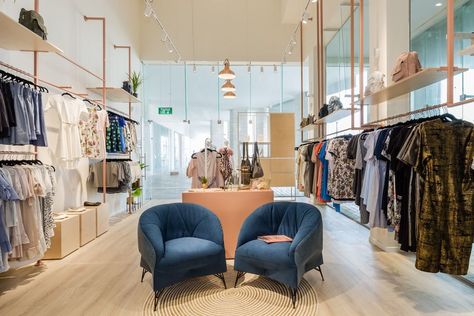 Simple and elegant clothing store Fashion Shop Interior, Fashion Store Design, Phone Pay, Cloth Shop, Classy Clothing, Retail Store Interior Design, Clothing Store Interior, Clothing Store Design, Store Design Boutique