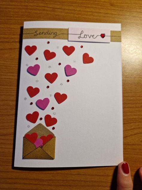 Handmade 'sending love' greetings card. Diy Greetings For Boyfriend, Amazing Greeting Card Ideas, Handmade Gift Card For Boyfriend, Love Card Ideas For Boyfriend, Greeting Card Ideas For Boyfriend, Easy Love Cards For Him, Greeting Cards Handmade Boyfriend, Greeting For Boyfriend, Handmade Greetings For Boyfriend