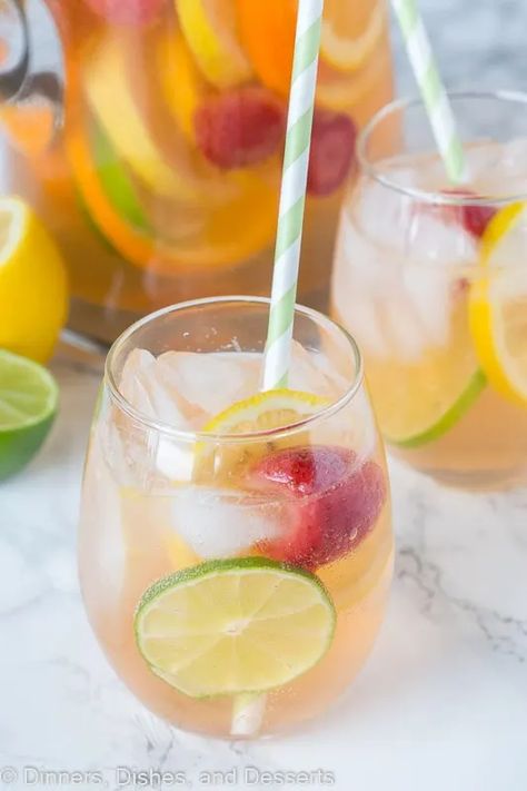 Easy White Wine Sangria, Easy White Sangria Recipe, Ella Vegan, Summer Sangria Recipes, White Wine Sangria Recipe, White Sangria Recipe, Easy Sangria Recipes, How To Make Sangria, White Wine Sangria