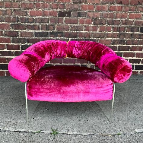 Lucite barrel chair covered in pink velvet fabric Retro Glam Decor, Interior Chair, Pink Velvet Fabric, Ceo Office, Pink Palace, Retro Glam, Pinterest Ideas, Art Chair, Glam Decor