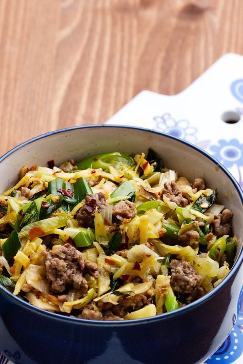 Asian Cabbage Stir-Fry otherwise known as "Crack Slaw" #LowCarb #ketodiet #ketofriendly Asian Cabbage, Keto Stir Fry, Cabbage Stir Fry, Diner Recept, Fry Recipes, Low Carb Diets, Keto Lunch, Lchf Recipes, Diet Doctor