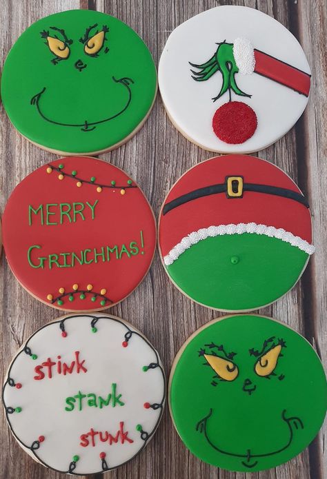 Christmas Cookies Grinch, Christmas Sugar Cookie Designs, Flooded Cookies, Iced Christmas Cookies, Royal Icing Cookies Recipe, Christmas Sugar Cookies Decorated, Grinch Cookies, Elf Cookies, Cute Christmas Cookies